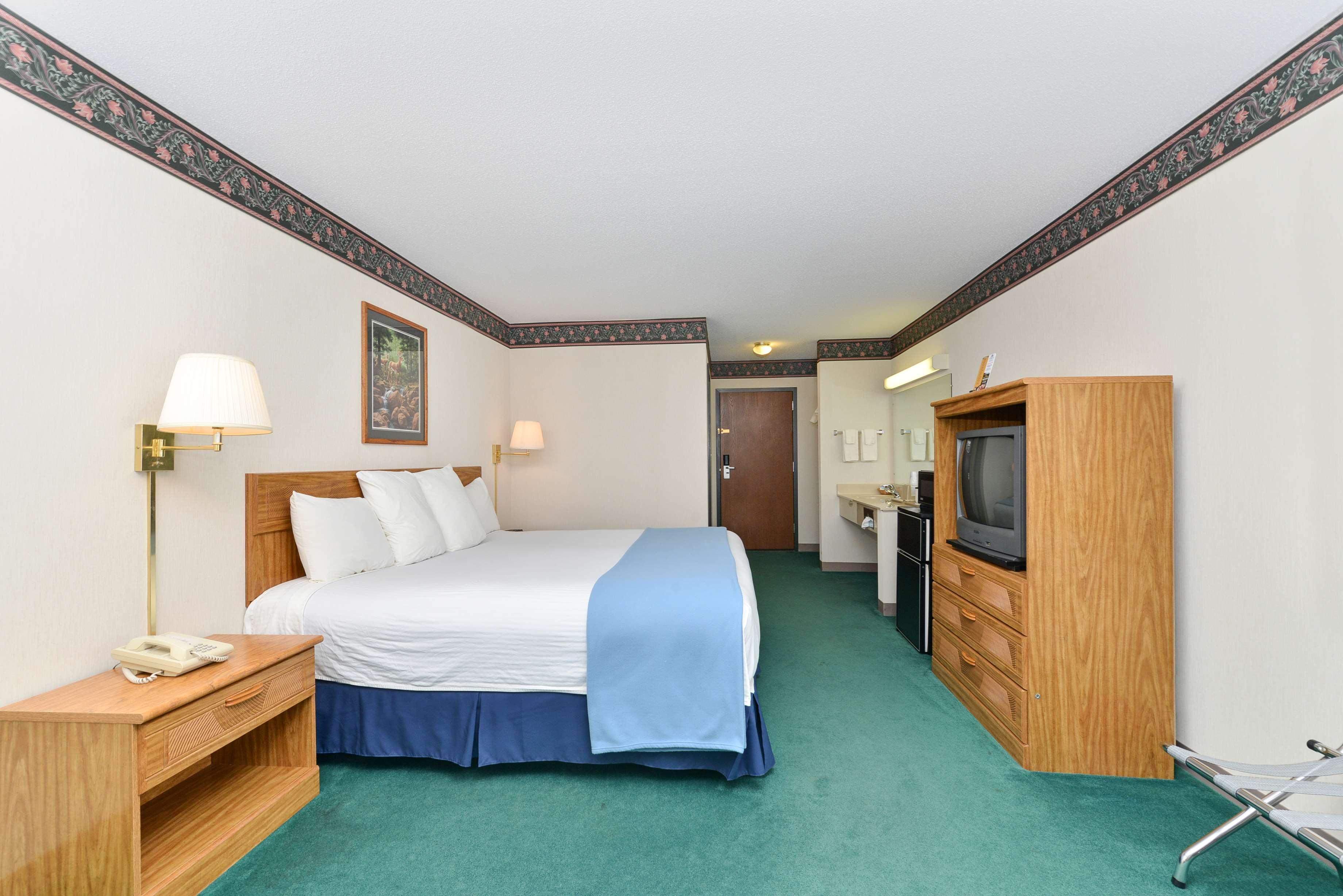 Americas Best Value Inn & Suites - Tahquamenon Country Newberry Exterior foto