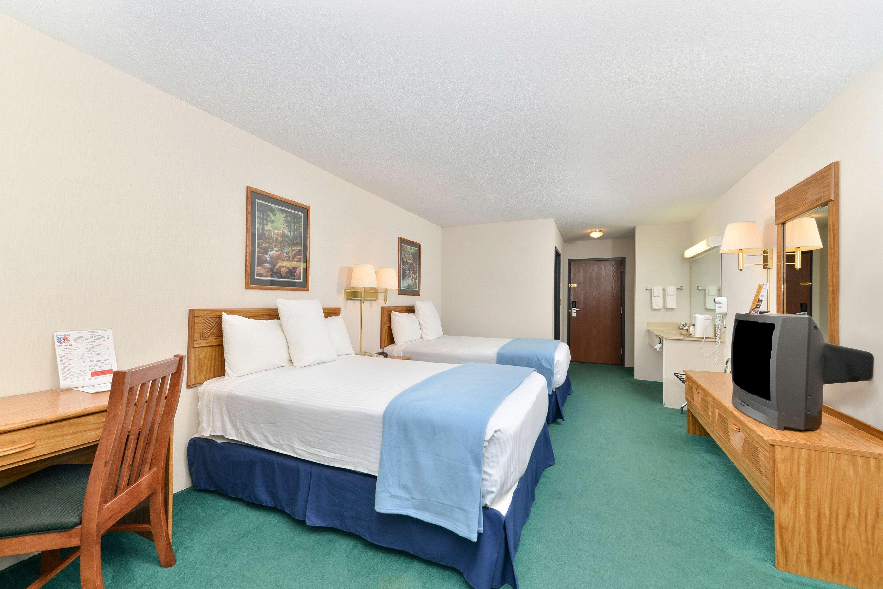 Americas Best Value Inn & Suites - Tahquamenon Country Newberry Exterior foto