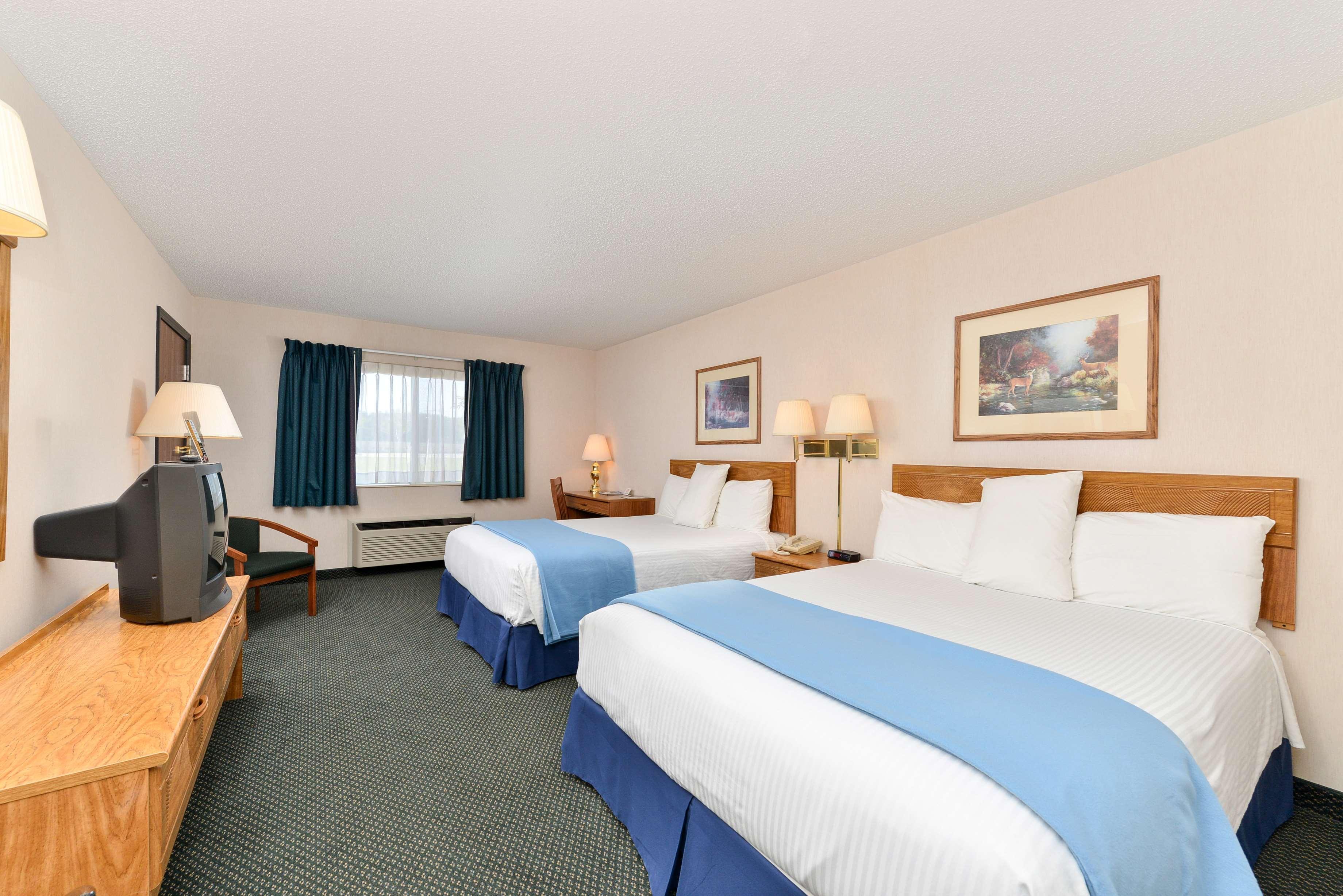 Americas Best Value Inn & Suites - Tahquamenon Country Newberry Exterior foto