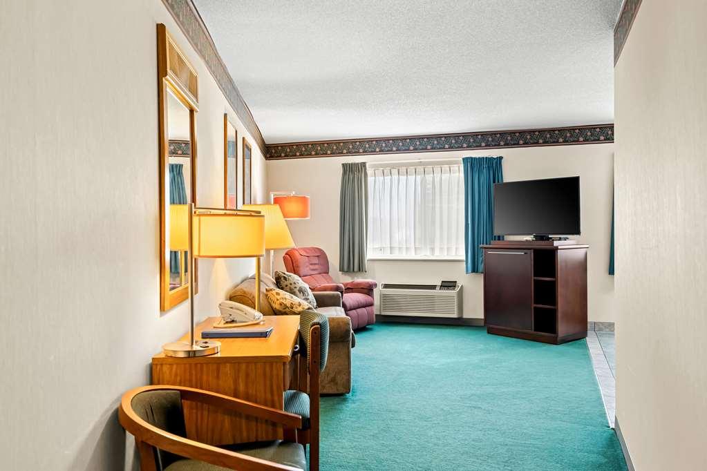 Americas Best Value Inn & Suites - Tahquamenon Country Newberry Zimmer foto