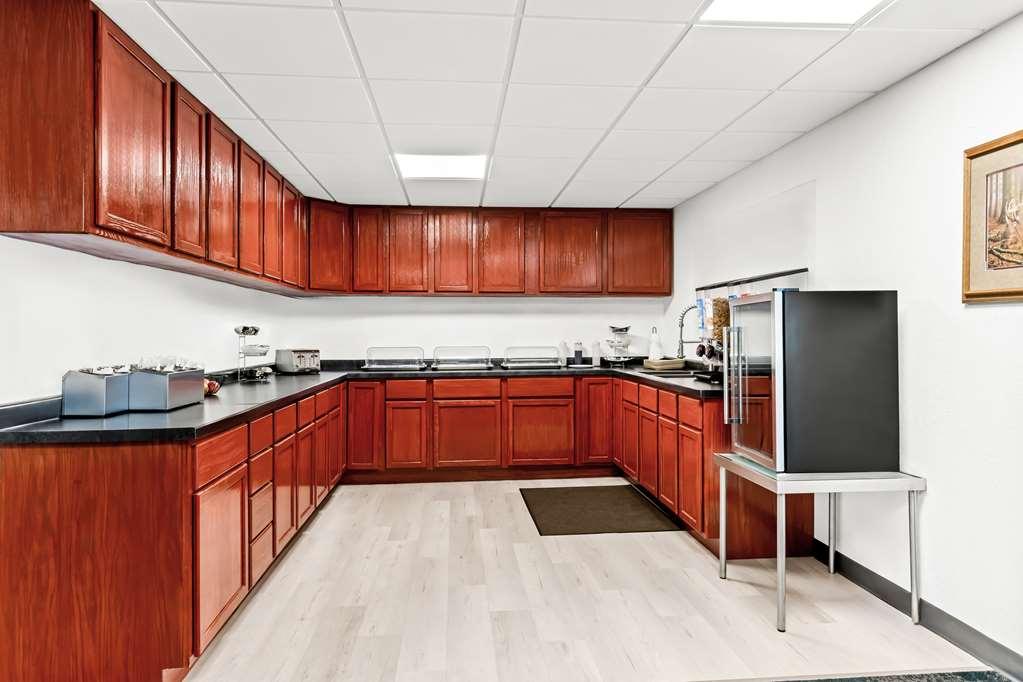 Americas Best Value Inn & Suites - Tahquamenon Country Newberry Restaurant foto