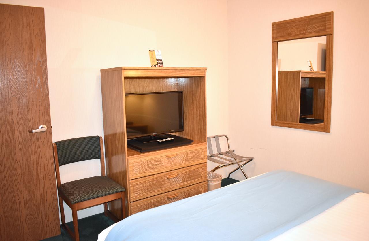 Americas Best Value Inn & Suites - Tahquamenon Country Newberry Exterior foto
