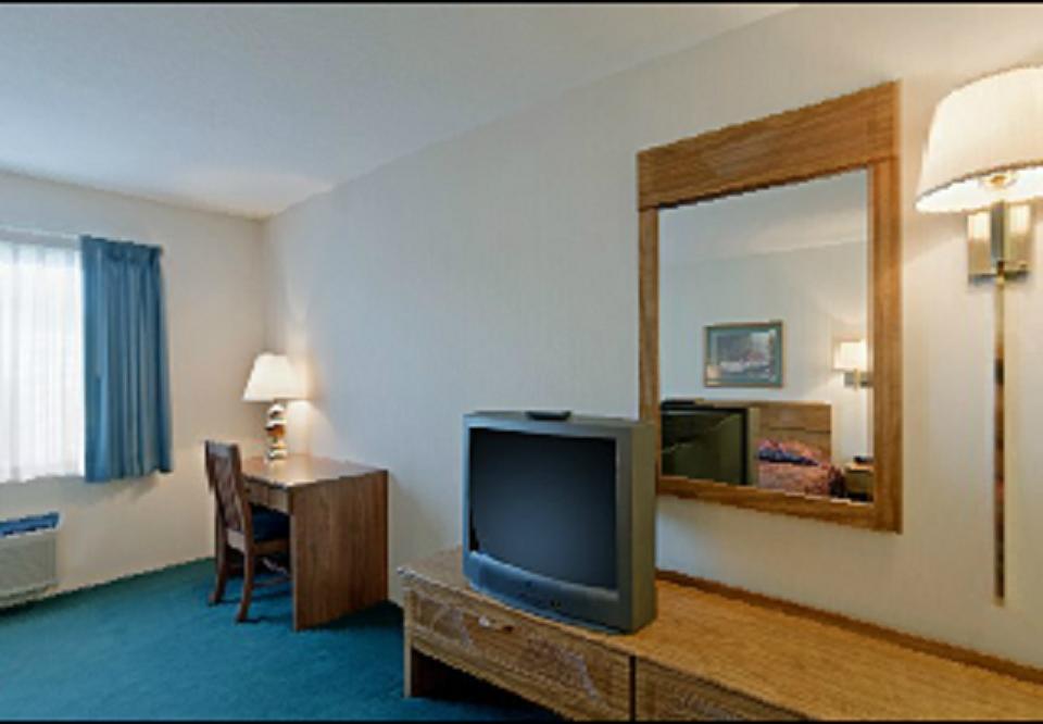 Americas Best Value Inn & Suites - Tahquamenon Country Newberry Exterior foto